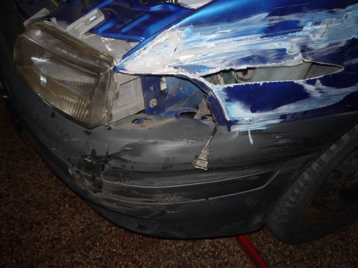 Fiat Punto-oprava po havárii.JPG