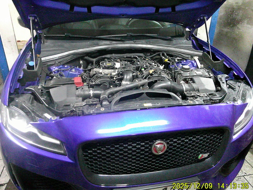 jaguar řízení.JPG