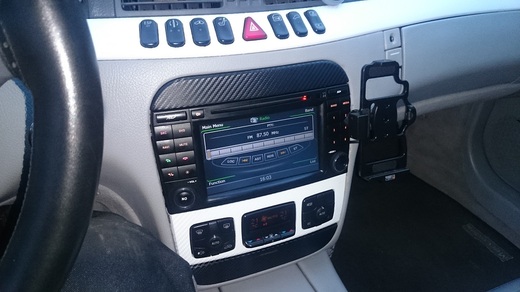 Mercedes S500-výměna multimedia (2).JPG